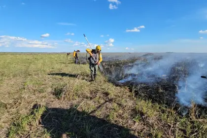 Persisten focos activos en el parque Otuquis y se redoblan esfuerzos para contener el fuego