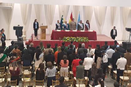 Brigada Parlamentaria de Cochabamba realiza sesión de honor por la gesta libertaria y entrega reconocimientos