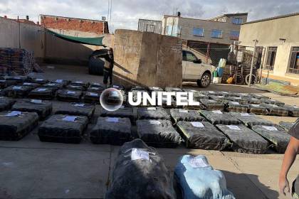 Incautan tres toneladas de marihuana ocultas en un camión en Oruro