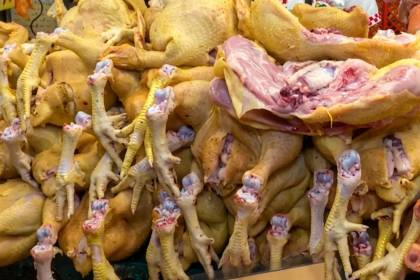 Baja el precio del kilo del pollo en Santa Cruz, ¿a cuánto se vende en los mercados?
