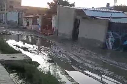 Calles con lodo y sedimento luego de intensas lluvias en Colcapirhua; vecinos temen nuevas inundaciones