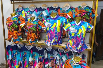 ¿En casa o comparsa?: Conozca cuánto cuesta carnavalear en Santa Cruz