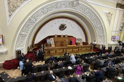 Parlamento de Venezuela inicia sesión en la que se prevé que juramente Delcy Rodríguez como presidenta