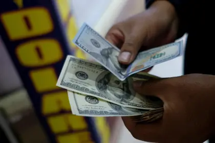 El dólar referencial registra este miércoles su valor más alto desde que se comenzó con su publicación