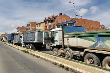Filas por combustible: “La subvención es un cáncer”, señala dirigente del transporte pesado
