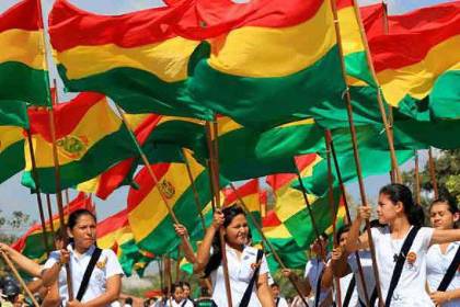 Esto dice el decreto que dicta doble feriado por el Bicentenario de Bolivia
