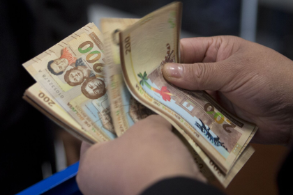 Gobierno contempla un aumento al salario mínimo nacional y a la Renta Dignidad a partir de enero