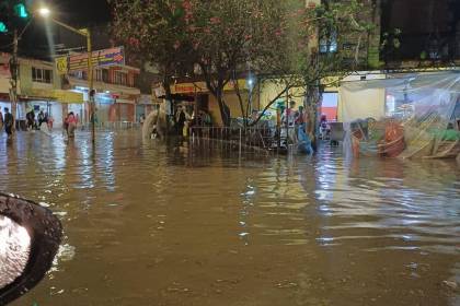 Calles bajo el agua, así quedó el centro de Quillacollo tras lluvia
