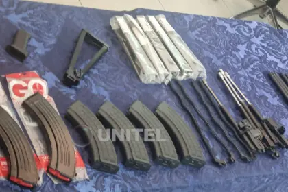 Las armas halladas en Viru Viru llegaron como equipaje desde EEUU y hay un prófugo, dice el ministro de Gobierno