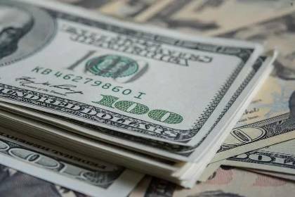 El dólar de la calle se cotiza más bajo que el oficial en Santa Cruz