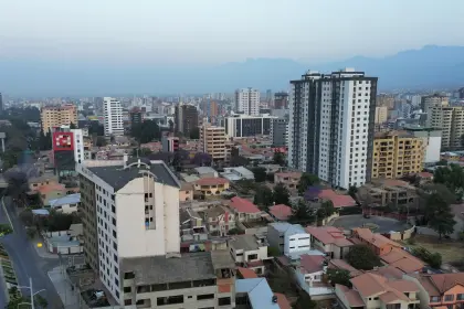 Alerta naranja por fuertes vientos afecta a siete departamentos y se espera el ingreso de un frente frío