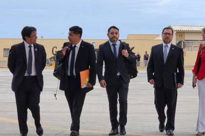 Gobernador chileno relata lo que Paz habló sobre los vehículos robados en Chile