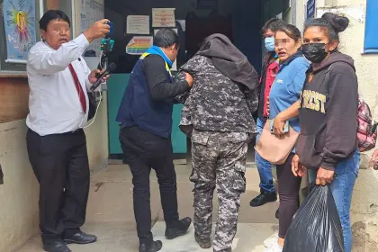 Siete son los policías heridos tras el desbloqueo en Cotapachi, uno tiene heridas de balines en las piernas