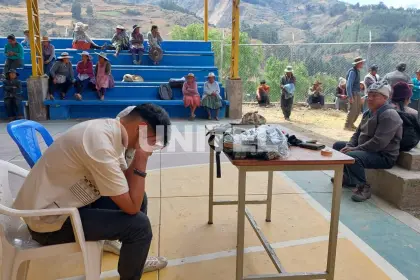 Pobladores capturan a dos hombres acusados de provocar incendios en el Parque Tunari