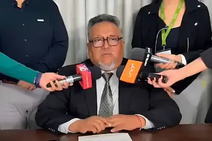 Fiscal Montaño se presenta a dependencias de la Felcc y es trasladado a celdas policiales