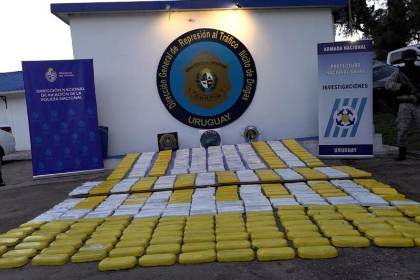 Avioneta arroja en Uruguay más de 400 kilos de droga e investigan si tenía matrícula boliviana 