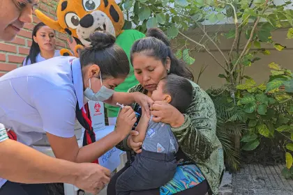 En Santa Cruz dan inicio a la vacunación contra la influenza y priorizan a los niños de 6 meses a 3 años