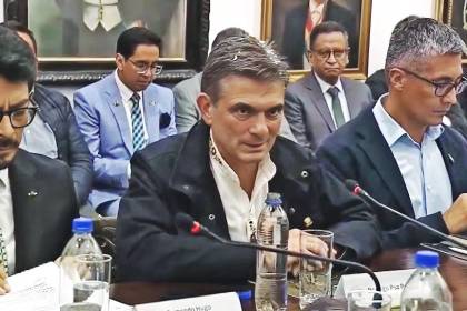 Paz llega a la Casa de la Libertad y se instala la reunión con los gobernadores por el modelo 50-50