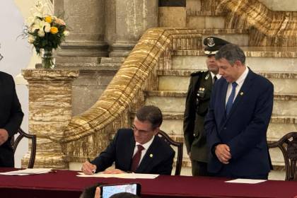 Rodrigo Paz promulga ley para suspender al fiscal general y designar un interino