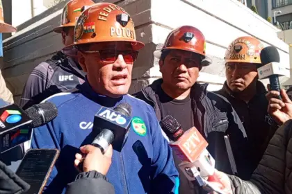 Mineros de Potosí advierten caída en las regalías a causa de los bloqueos de caminos 