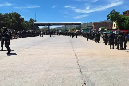 Cochabamba: Policía se concentra en Suticollo y aguarda orden para intervenir bloqueos hacia el occidente