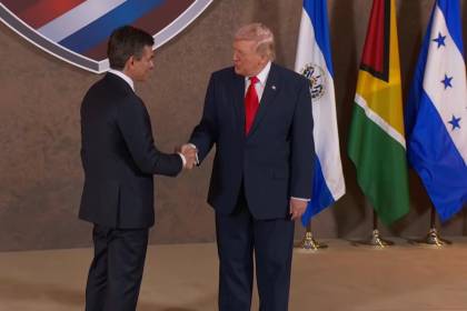 Paz y Trump: El apretón de manos que abre una nueva era en la relaciones entre Bolivia y EEUU 