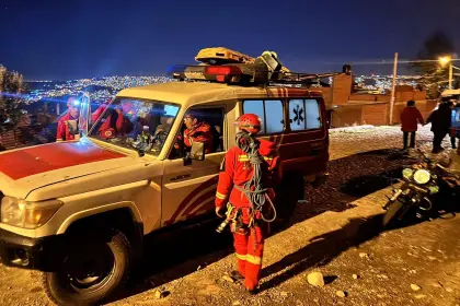La Paz: Adolescente sufre graves heridas tras caer a un barranco de 200 metros, reporta Bomberos