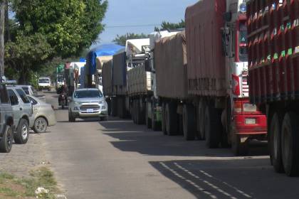 Conductores esperan hasta tres días para poder cargar combustible en surtidores del eje central
