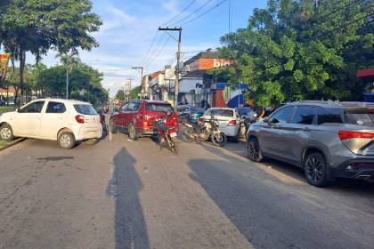 Filas en surtidores: Instalan un bloqueo en la avenida Virgen de Cotoca, cerca del segundo anillo