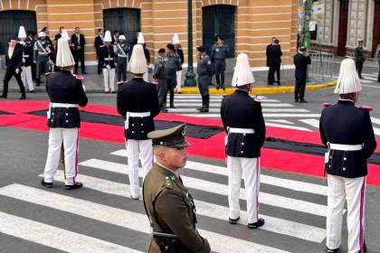 Comienzan los actos protocolares para la posesión de Rodrigo Paz y Edmand Lara