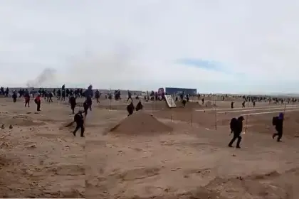 Carretera Oruro–Potosí: Comunarios se enfrentan a cooperativistas mineros que se reunieron con el Gobierno