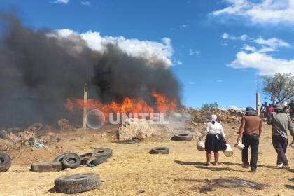 Registran un incendio en el cerro Cota, en medio de la peregrinación por la Virgen de Urkupiña