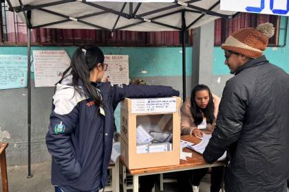 Bolivianos acuden a las urnas en una jornada electoral marcada por la participación ciudadana y de candidatos 