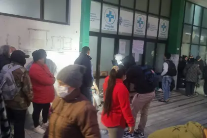 Paro de salud en Santa Cruz cumple su segundo día y desde la Gobernación piden cuarto intermedio a la protesta