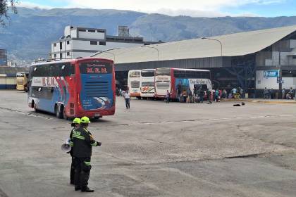 Terminal de buses de Cochabamba suspende temporalmente las salidas a La Paz por amenazas de bloqueos