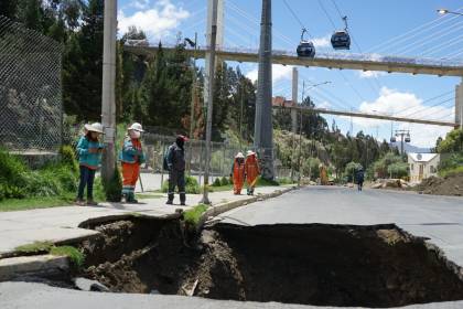 La Paz: La avenida del Poeta que conecta el centro con el sur está cerrada por sifonamiento 