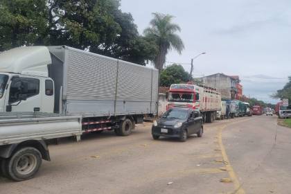 Analistas: La subvención a los combustibles es insostenible y mantiene las filas en surtidores 