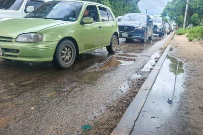 Baches en Santa Cruz: Conductores reportan daños a vehículos y riesgo de accidentes