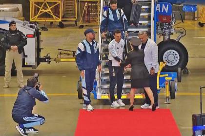 En vivo: Sin Messi, la Albiceleste pisa suelo Argentino para encontrarse con su hinchada