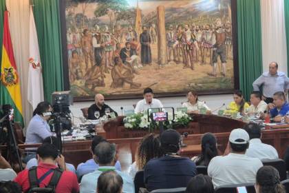 Jhonny cumple una semana en la cárcel y el Concejo cruceño posterga debate sobre el mando en la Alcaldía