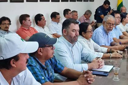 Reunión con cívicos: YPFB ratifica que no se abrogará decreto del diésel y productores piden asamblea de la cruceñidad
