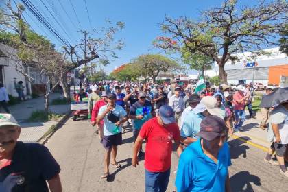 Marcha de micreros exige tarifa transitoria y derogación del decreto que elimina la subvención al diésel 