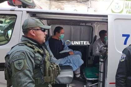 Trasladan a Arce en ambulancia para que declare como testigo ante un juzgado por la toma militar