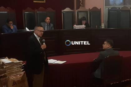 Exviceministro Aguilera se presenta ante un juzgado para declarar como testigo en el caso de la toma militar