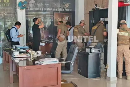 Allanan empresa donde estaba registrado el vehículo en el que se desplazaba el joven acribillado en el Urubó