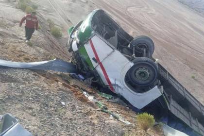 Un bus que partió de La Paz se vuelca en Potosí; se reportan heridos