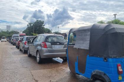 Asosur dice que Santa Cruz demanda 2,8 millones de litros de gasolina; YPFB anuncia despacho de 2 millones