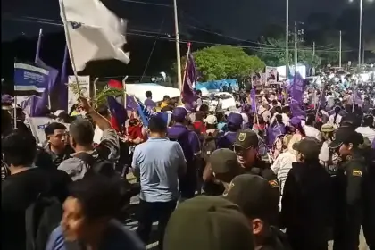 Candidatos llegaron al debate organizado por el TSE en medio de gran expectativa