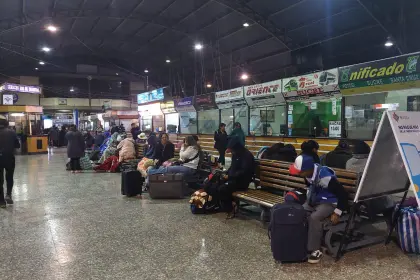 Por los bloqueos, suspenden las salidas de buses desde la Terminal de Cochabamba