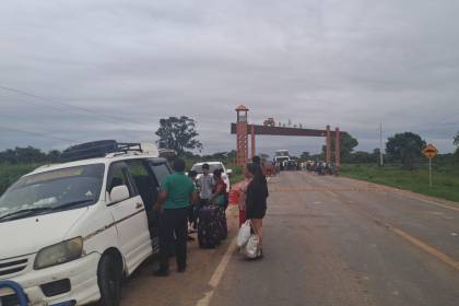 Interculturales de San Julián bloquean la ruta Santa Cruz-Beni en demanda de diésel